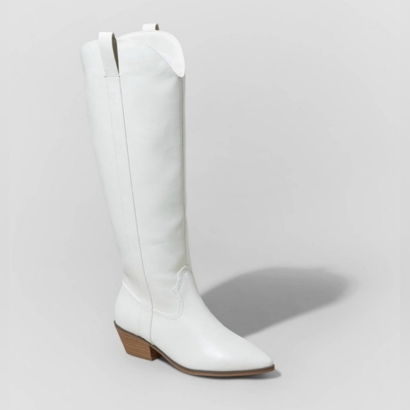 Universal Thread Shoes - New With Tag Universal Thread Wide calf Size 10 White Boots. 1.5 inch heel.